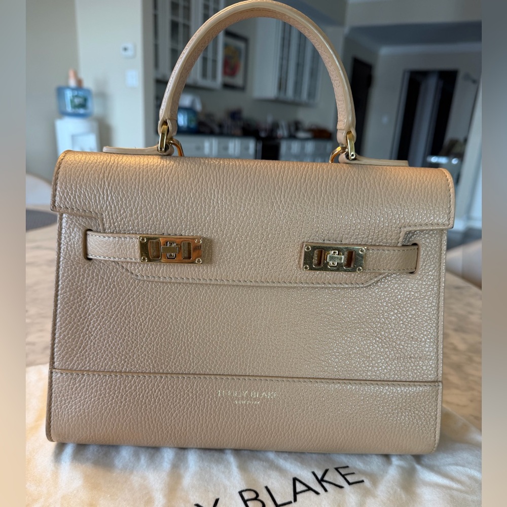 TEDDY BLAKE KIM BAG  11” Top Handle Bag in TAN.
Detachable strap